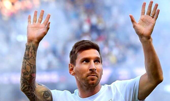 Lionel Messi é recebido pela torcida em seu novo clube; confira as apostas no PSG