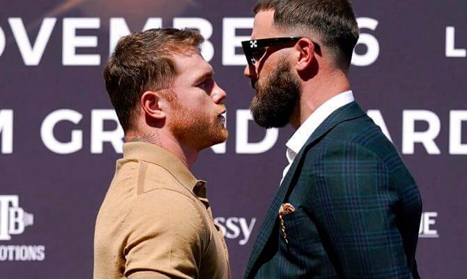 A encarada entre Canelo Álvarez e Caleb Plant antes da luta de unificação dos cinturões dos super-médios no boxe